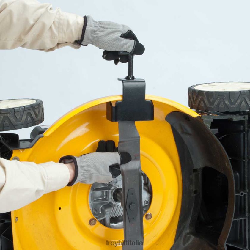 servizio e parte| Troy-Bilt strumento per la rimozione della lama X8F62H160